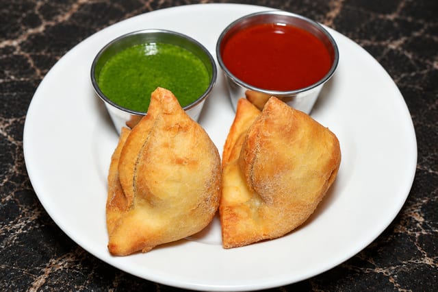 Vegetable Samosas (2pcs).