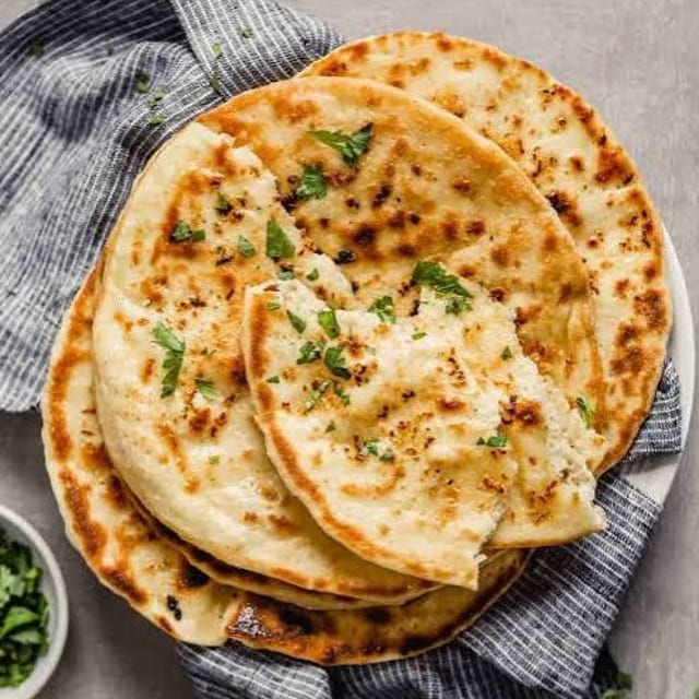 Naan (Garlic).